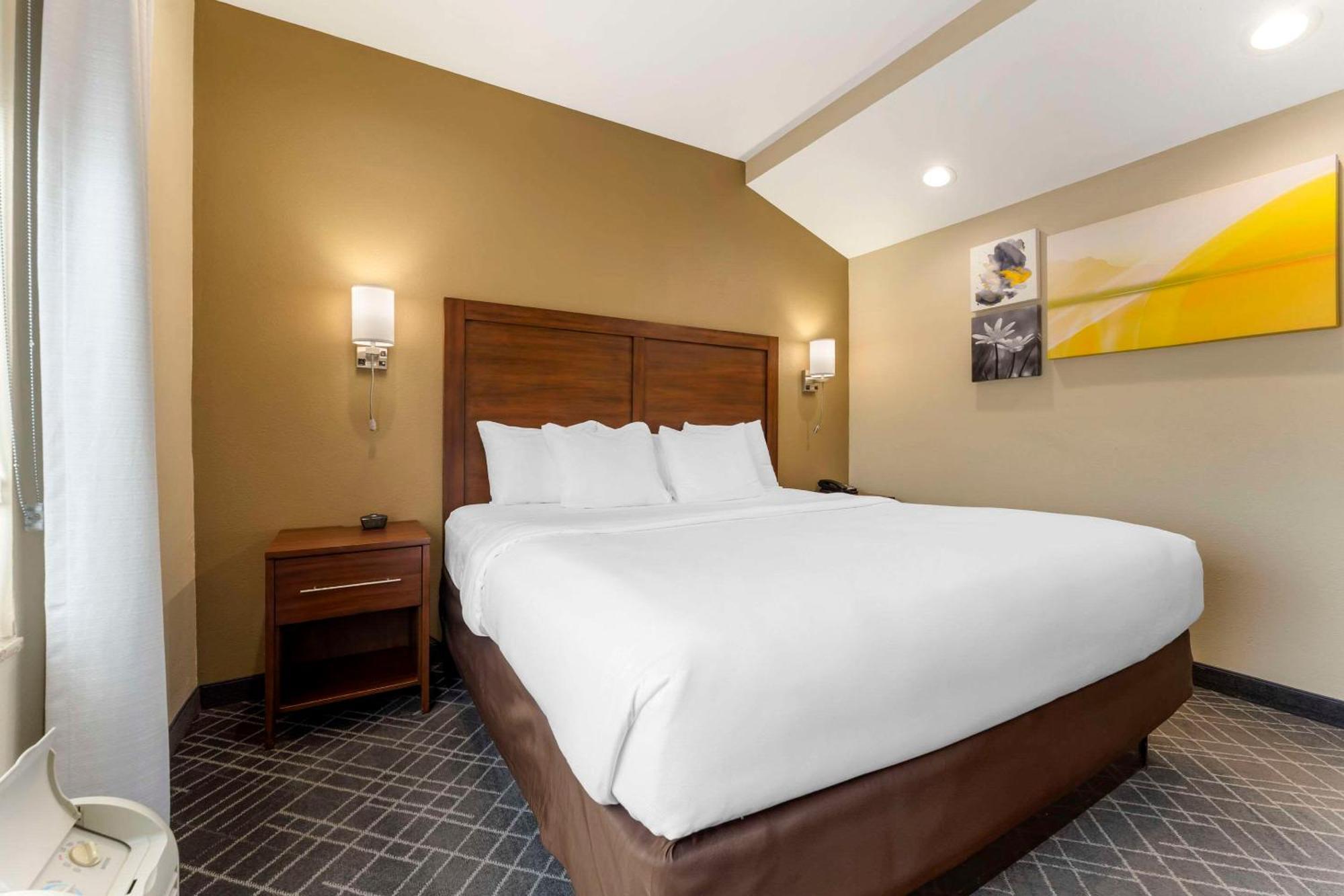 Comfort Suites Monaca Exterior photo