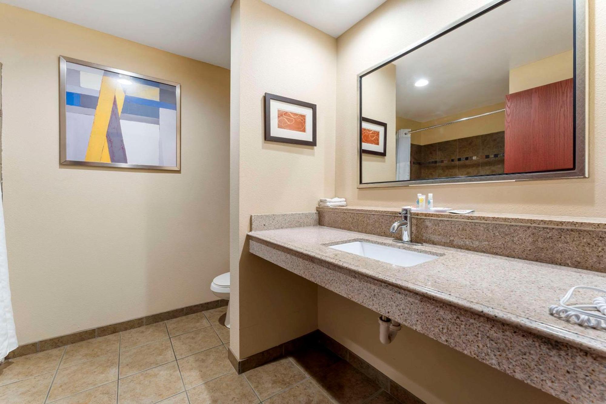 Comfort Suites Monaca Exterior photo