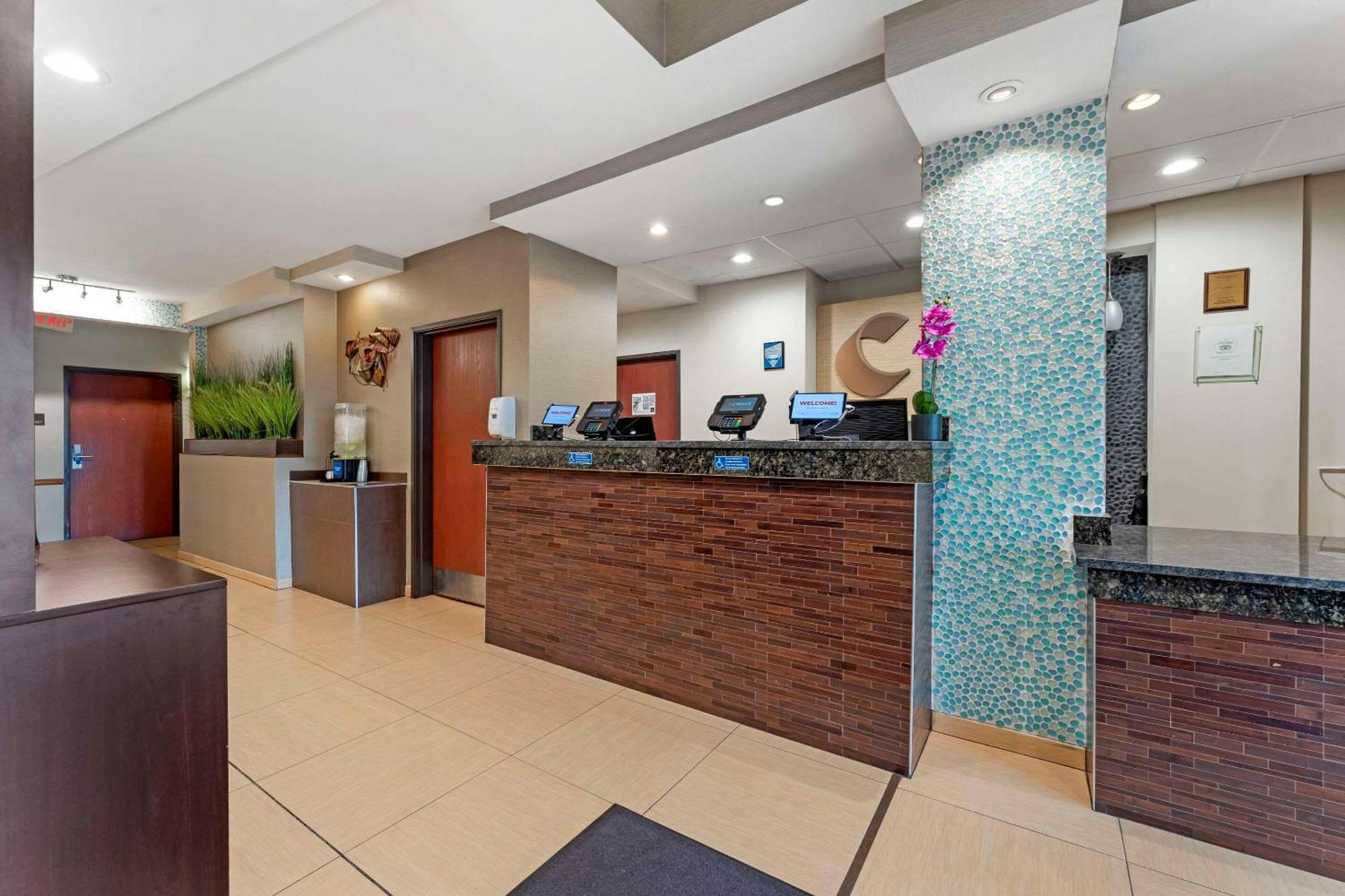 Comfort Suites Monaca Exterior photo