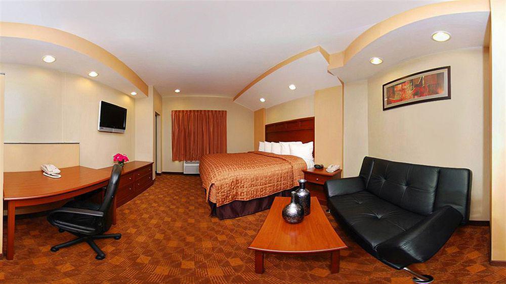 Comfort Suites Monaca Exterior photo